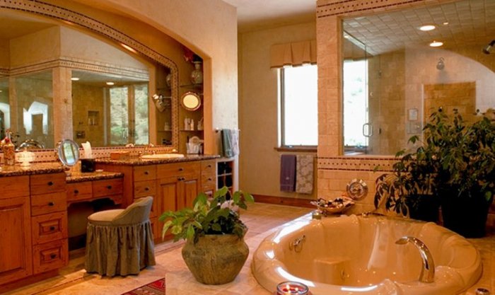 Lake Creek -  Interior Bath Room